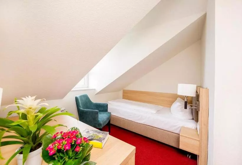 スタンダードトリプルルーム, Garni Eden Hotels