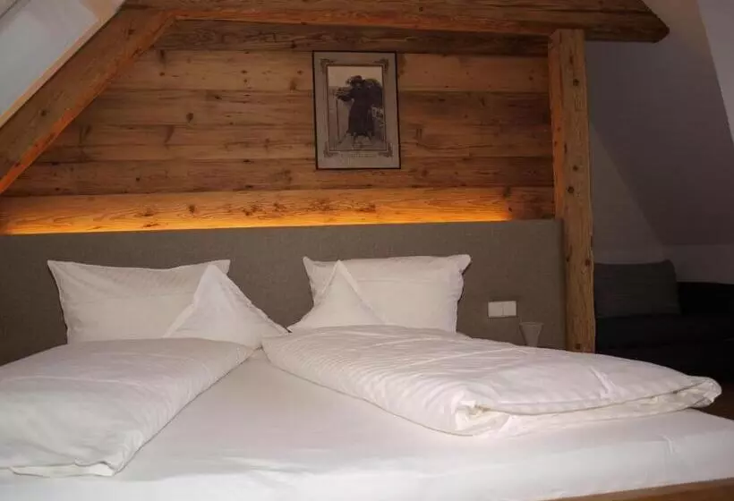 Perhehuone, Restaurant Peterle