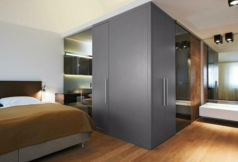 Номер Стандарт, Weinhaus Henninger