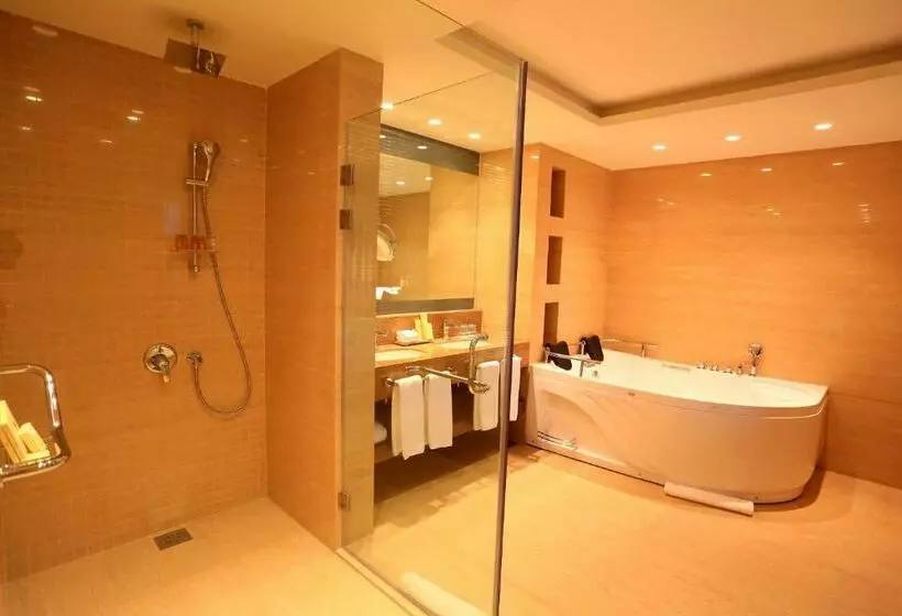 سوییت سوپریور, Mist Hotel & Spa