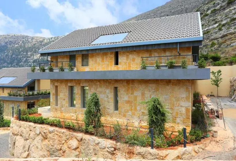 کلبه ییلاقی, Mist Hotel & Spa