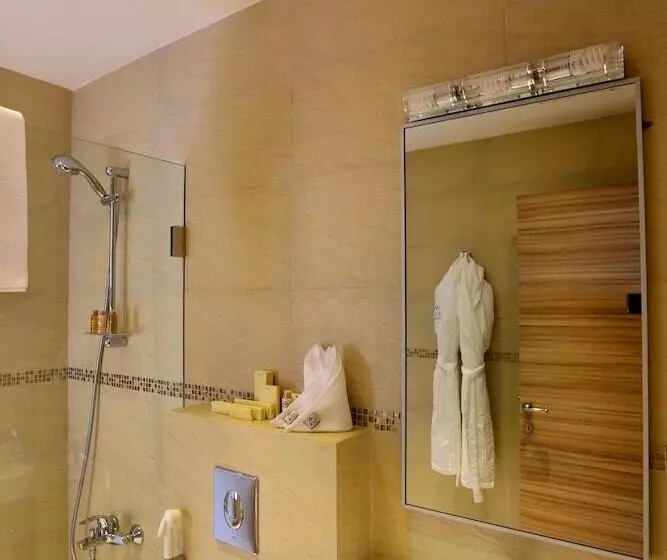 کلبه ییلاقی, Mist Hotel & Spa