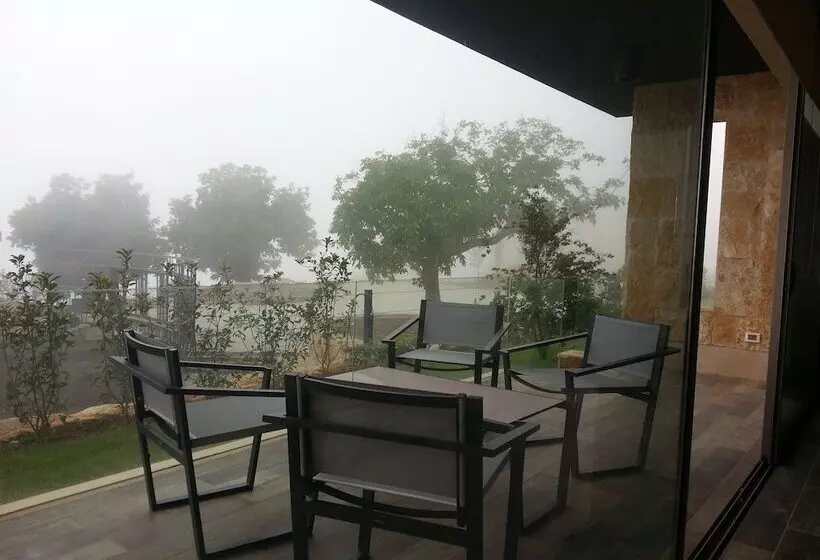 کلبه ییلاقی, Mist Hotel & Spa