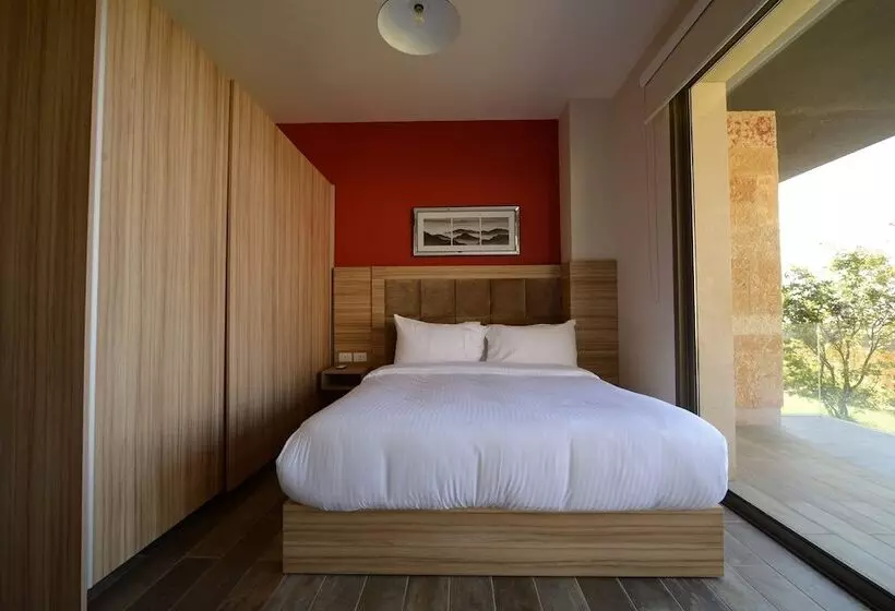 کلبه ییلاقی, Mist Hotel & Spa