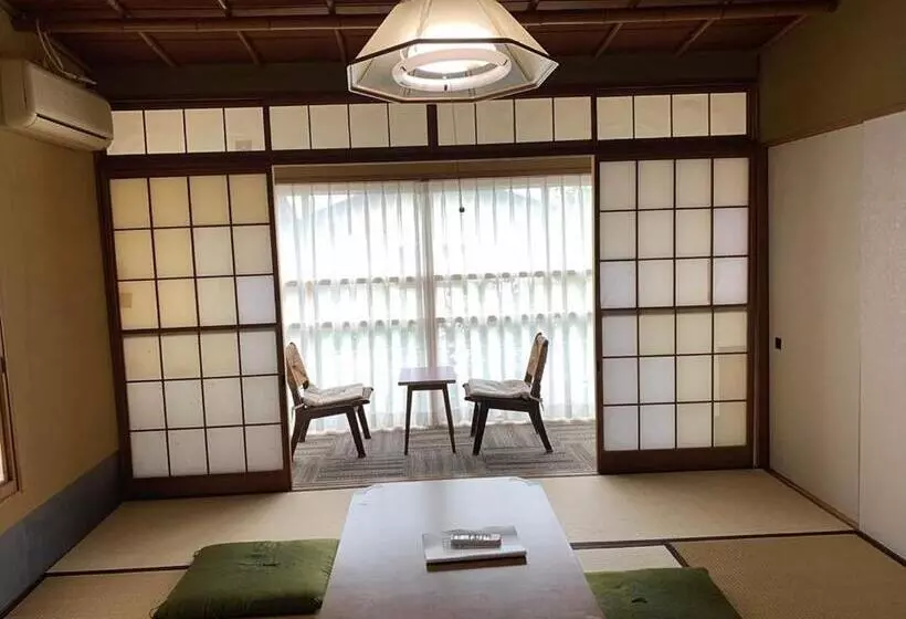 اتاق استاندارد سه نفره, Zen Hostel