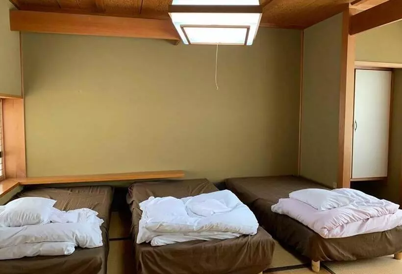اتاق استاندارد سه نفره, Zen Hostel