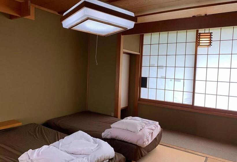 اتاق استاندارد سه نفره, Zen Hostel