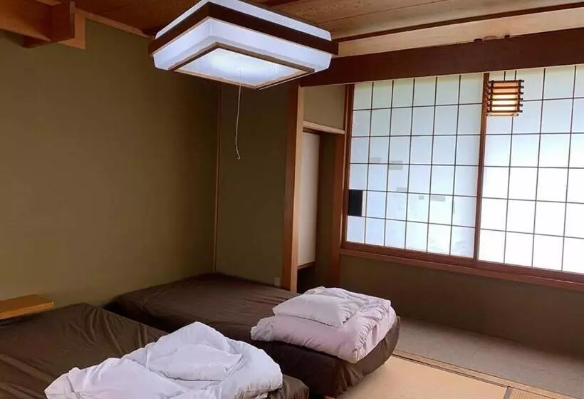 اتاق استاندارد سه نفره, Zen Hostel