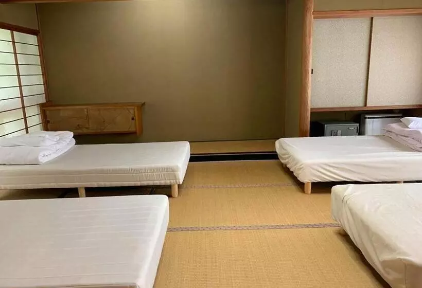 اتاق استاندارد چهار تخته, Zen Hostel