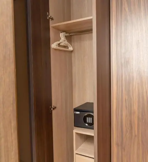 Standard Kolmen Hengen Huone, اخيار المحبس
