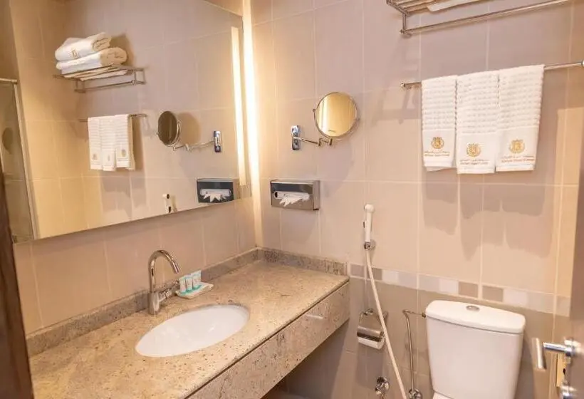Standard Neljän Hengen Huone, اخيار المحبس