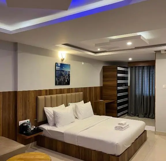 Standard-huone King-vuode, Avenue Suites Near International Airport Bangalore