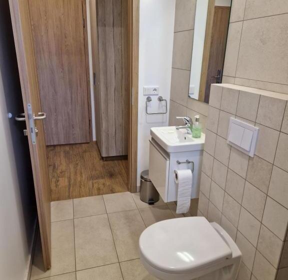 اتاق لوکس, West Ranga Lodge