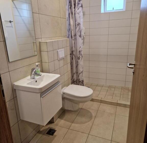 اتاق لوکس, West Ranga Lodge