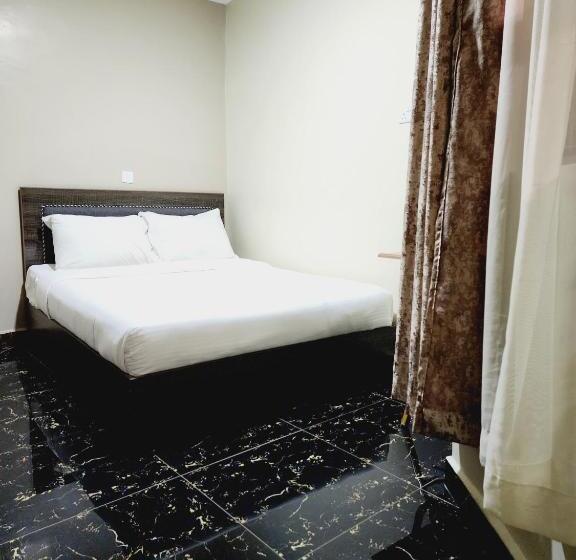 سوییت لوکس, Motel Clavina