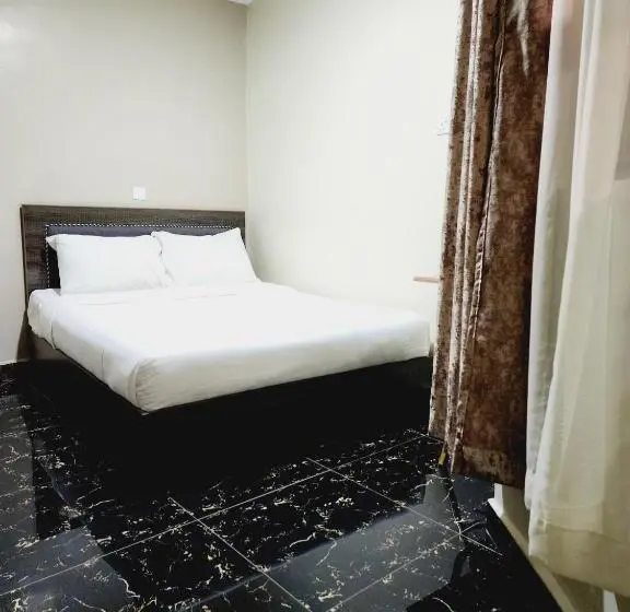 سوییت لوکس, Clavina