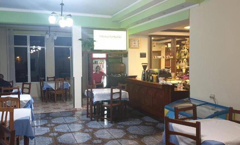 חדר משפחתי נוף לים, Alba-gert