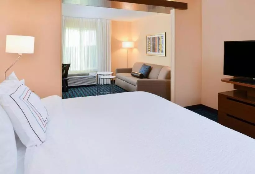 キングサイズベッドのスイートルーム, Fairfield Inn & Suites By Marriott Martinsburg