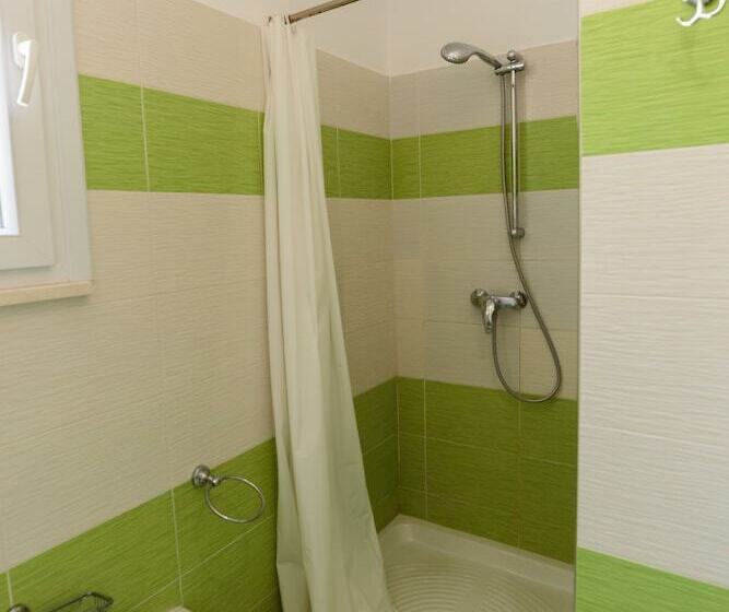 חדר משפחתי צדדי נוף לים, Garden