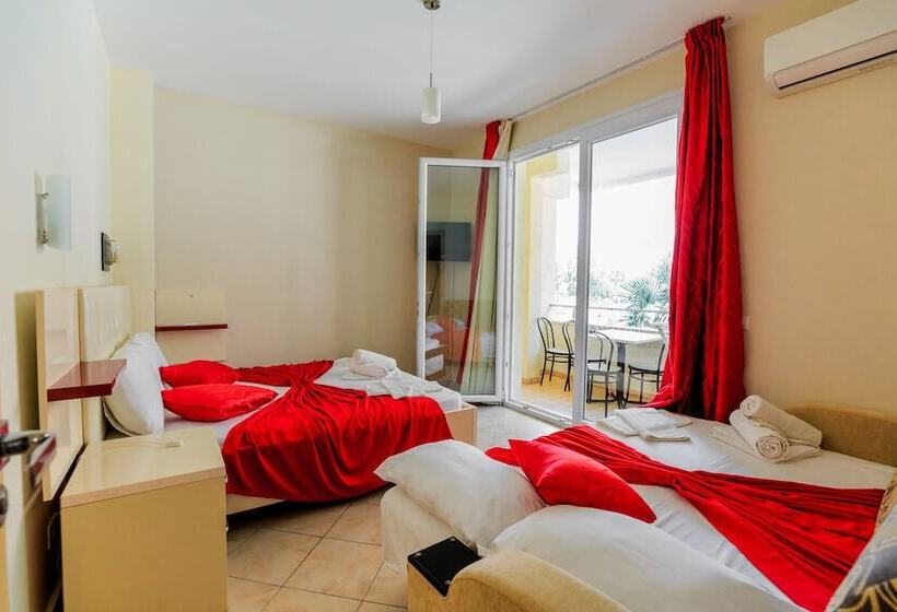 חדר משפחתי צדדי נוף לים, Garden