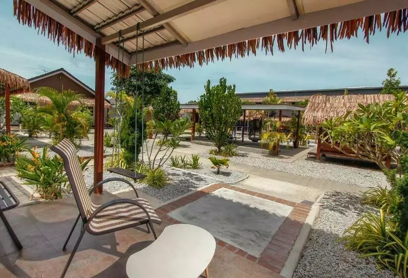Perhehuone Puutarhanäkymä, Lavigo Resort