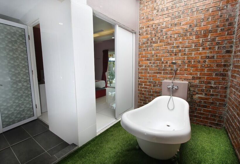 Бунгало с видом на бассейн, Lavigo Resort