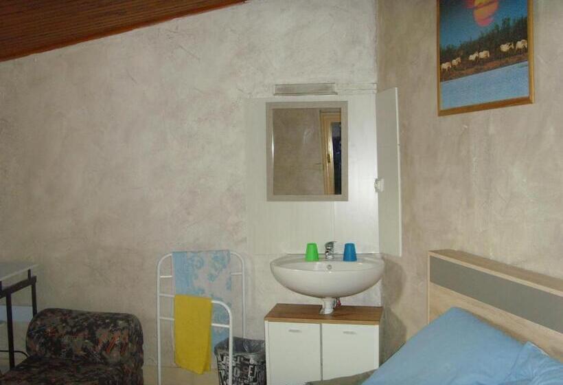 스탠다드 룸, Le Bravard