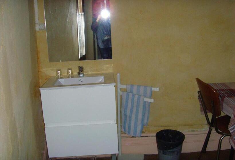 스탠다드 룸, Le Bravard