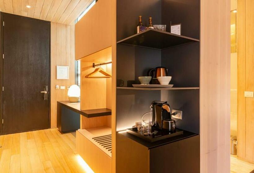 جناح جونيور, Magnolia Santiago