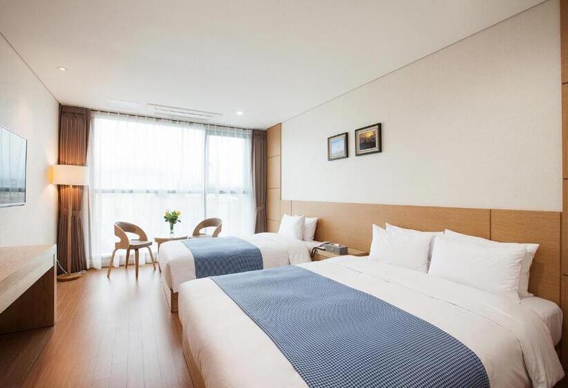 غرفة ديلوكس عائلية, Youus