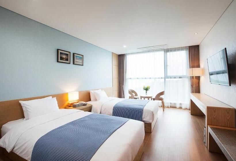 غرفة ديلوكس عائلية, Youus