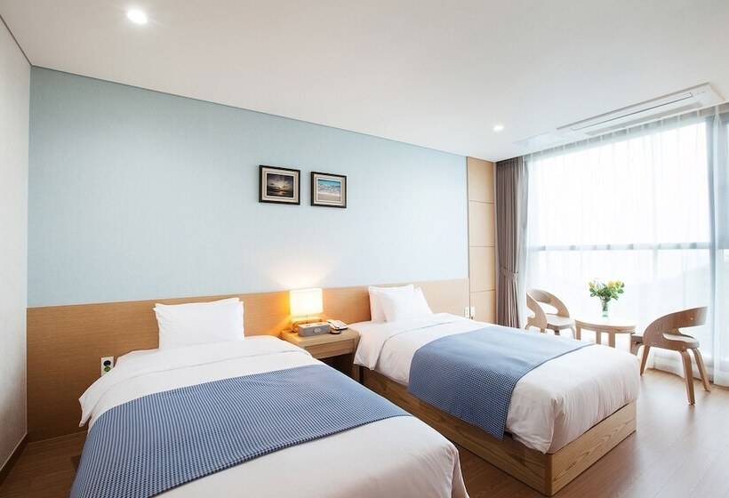 غرفة ديلوكس عائلية, Youus