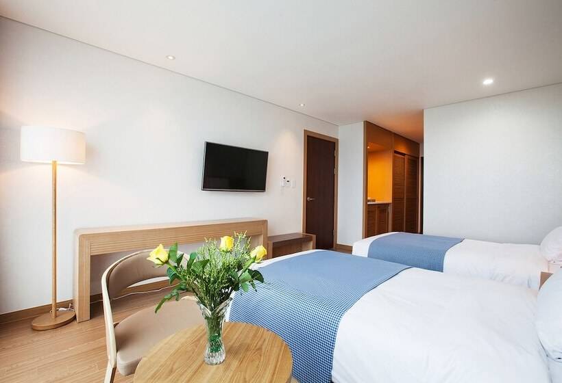 غرفة ديلوكس عائلية, Youus