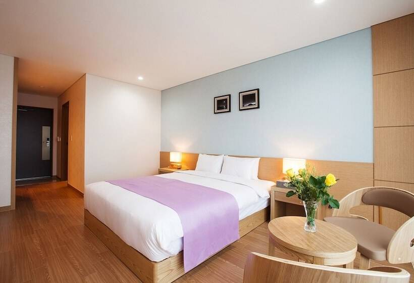 غرفة ديلوكس مطلة على الجبل, Youus