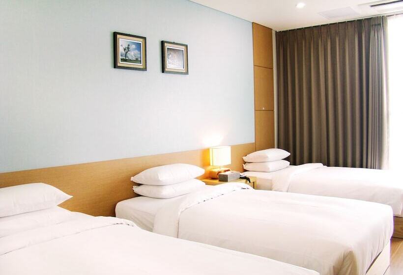 غرفة ديلوكس عائلية, Youus