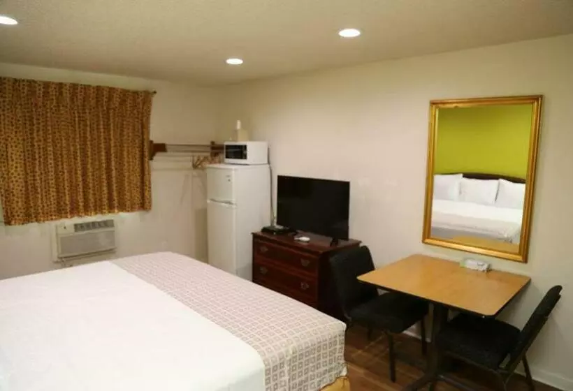 キングサイズベッドのスタンダードルーム, Americas Express Inn Rocky Mount
