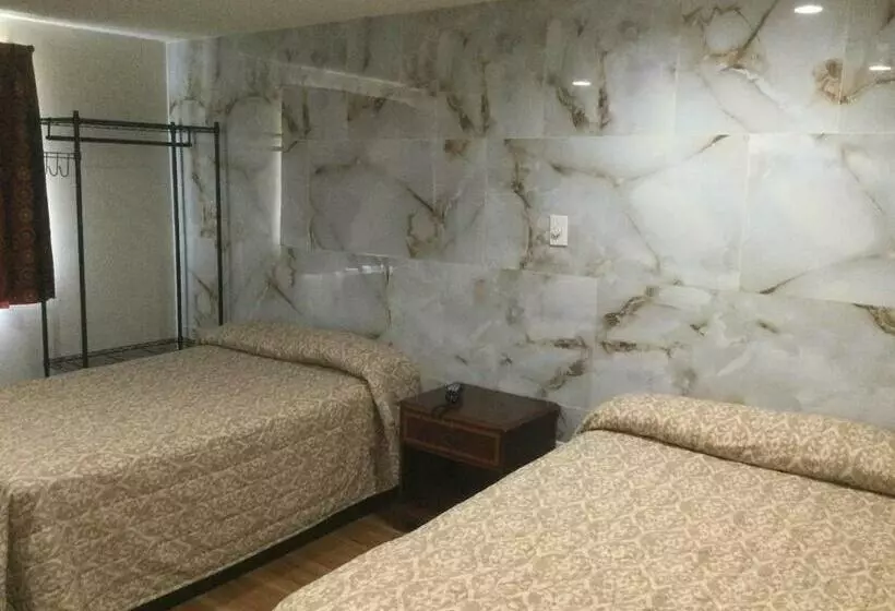 ２ダブルベッドのスタンダードルーム, Americas Express Inn Rocky Mount