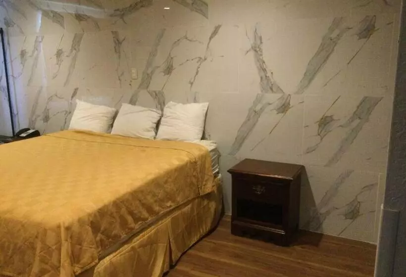 キングサイズベッドのスタンダードルーム, Americas Express Inn Rocky Mount