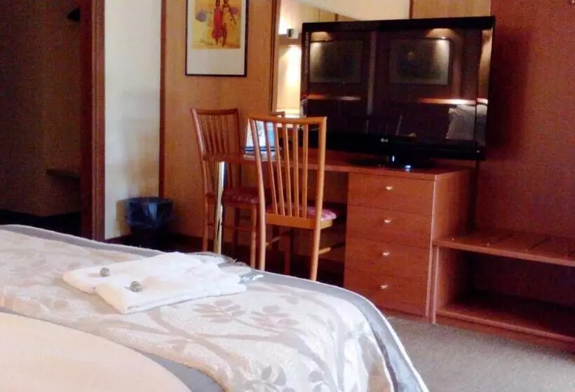اتاق راحتی یک تخته, Motel Ovest