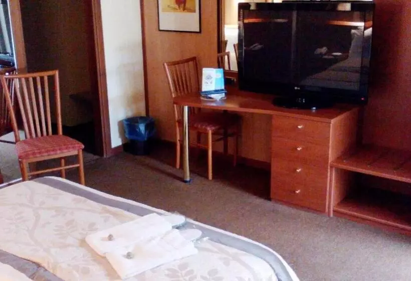 اتاق راحتی یک تخته, Motel Ovest