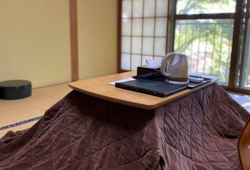 اتاق استاندارد با سرویس بهداشتی مشترک, Ryokan Ikoisanso