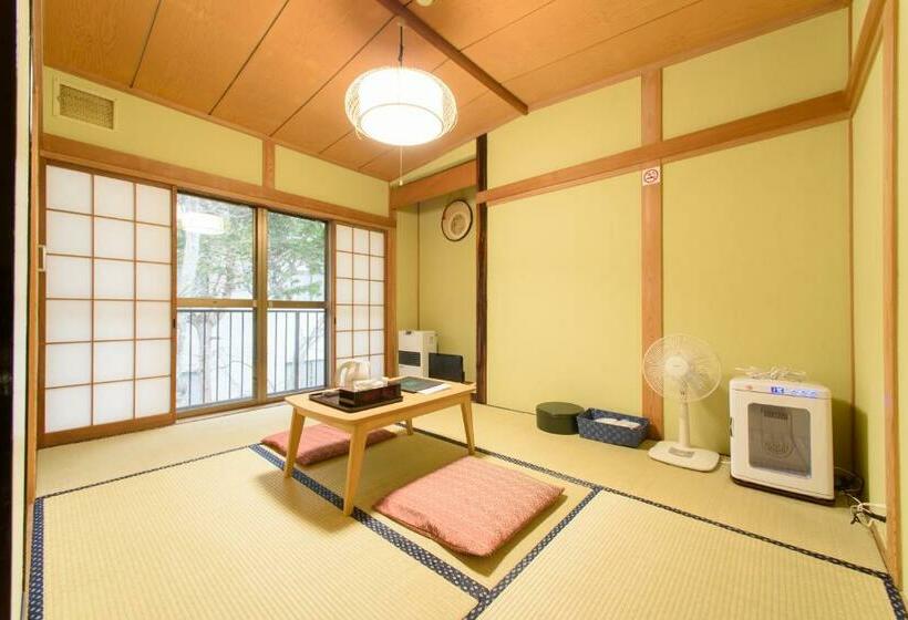 اتاق استاندارد با سرویس بهداشتی مشترک, Ryokan Ikoisanso