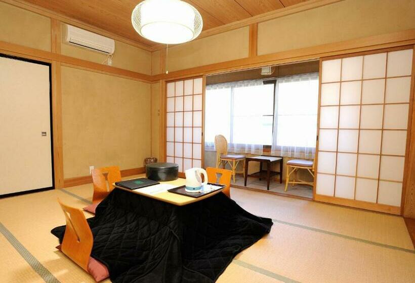 اتاق استاندارد چهار تخته, Ryokan Ikoisanso