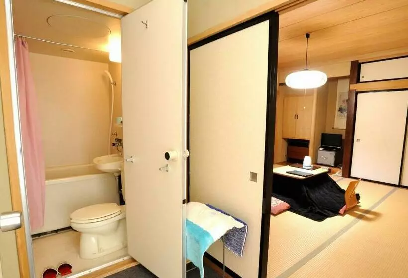 Standard Neljän Hengen Huone, Ryokan Ikoisanso