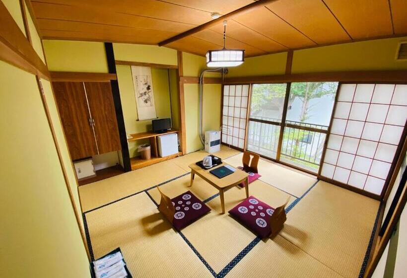 اتاق استاندارد سه تخته با سرویس بهداشتی مشترک, Ryokan Ikoisanso