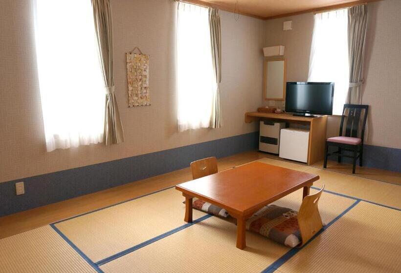 اتاق استاندارد چهار تخته, Petit Hotel Blaneneige