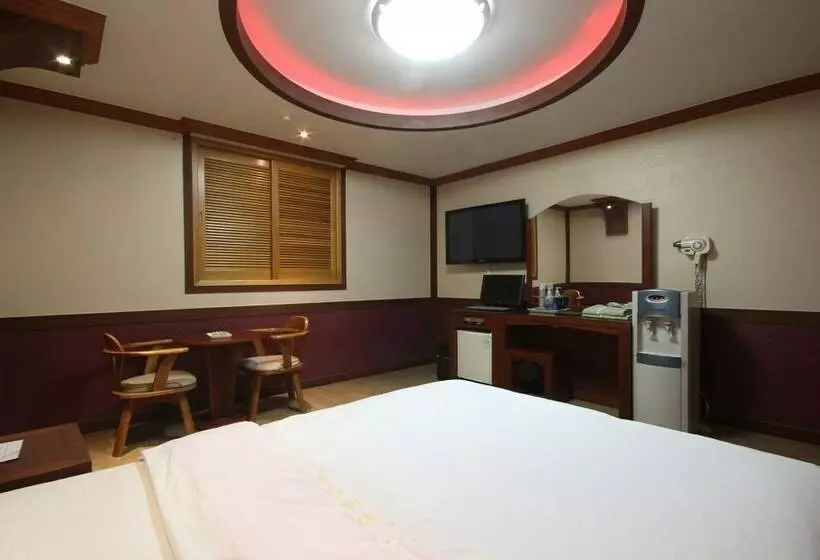 スタンダードルーム, Utopia Motel