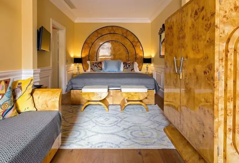 اتاق لوکس با تخت بزرگ, La Maison Du Sage