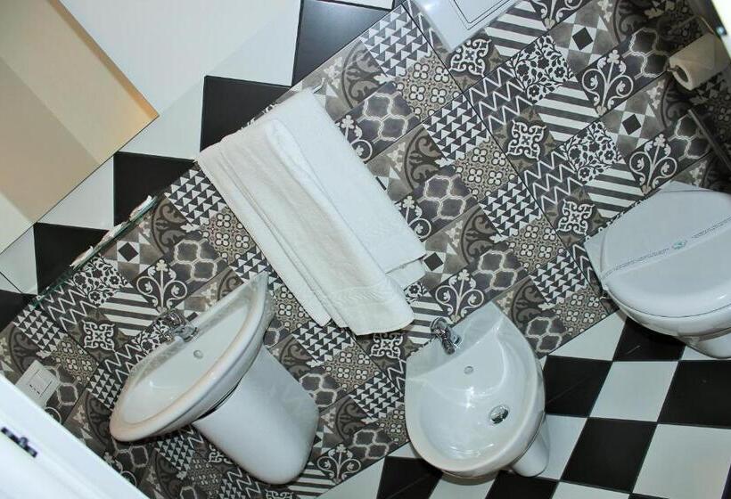 اتاق استاندارد سه نفره, I Love Piramide