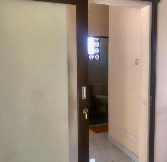 标准单人间, Munduk Sena